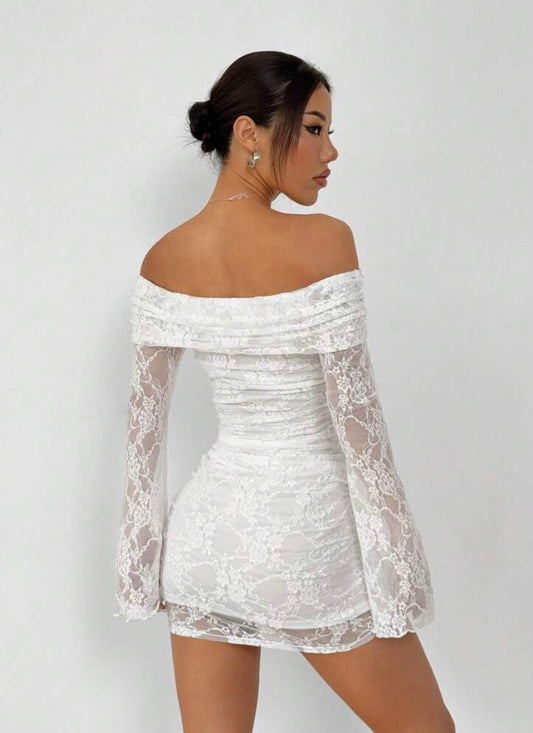 La diva en dentelle blanche