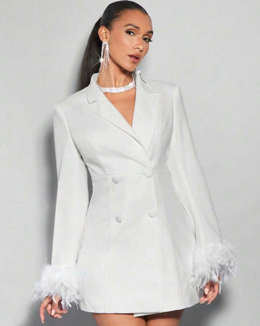 La diva en blazer blanc